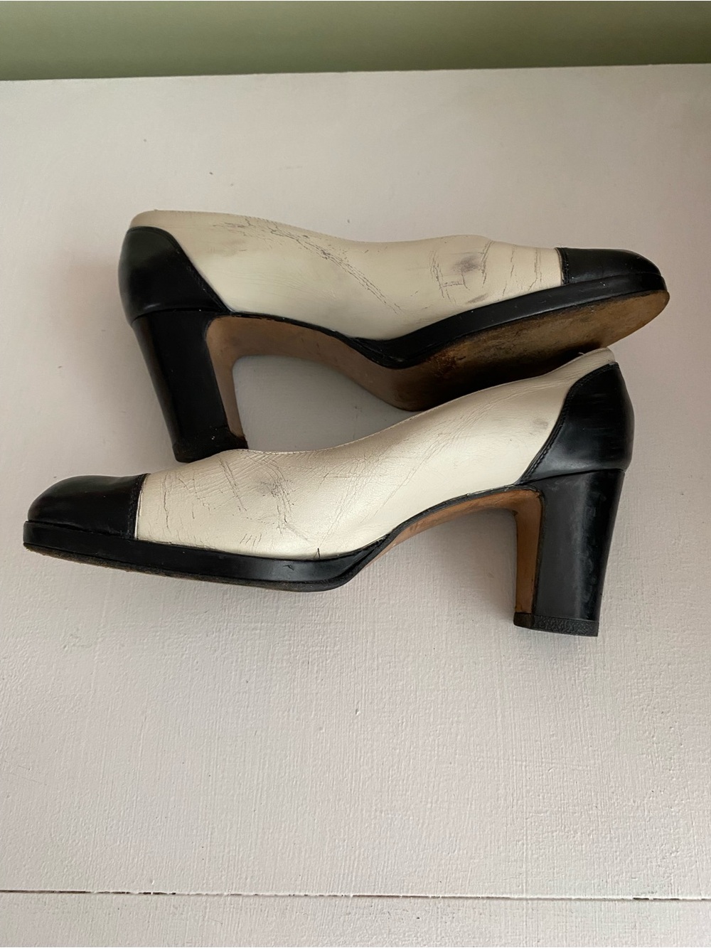 Vintage 1991 Nordstrom Black and Cream Leather Mid-Heel Pumps